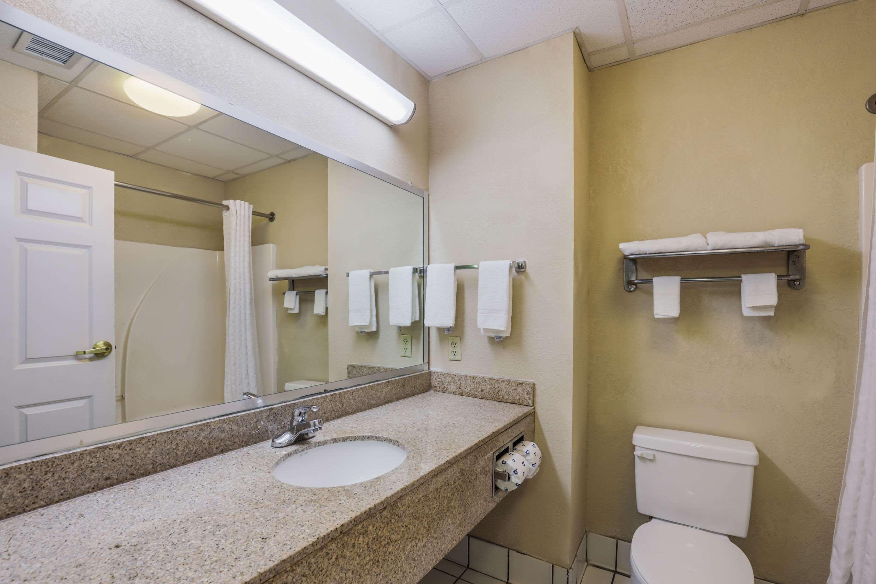 Econo Inn&suites - Hotel 2*