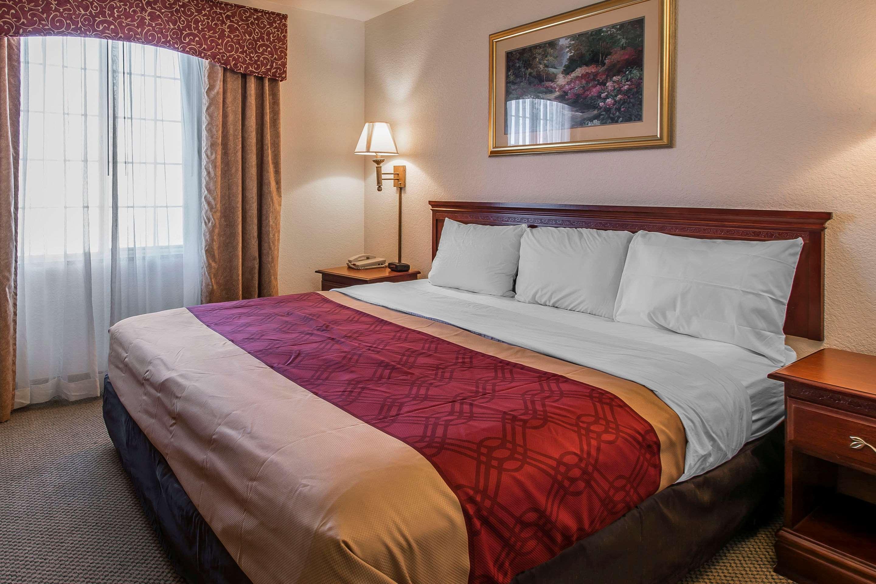 Econo Inn&suites - Hotel