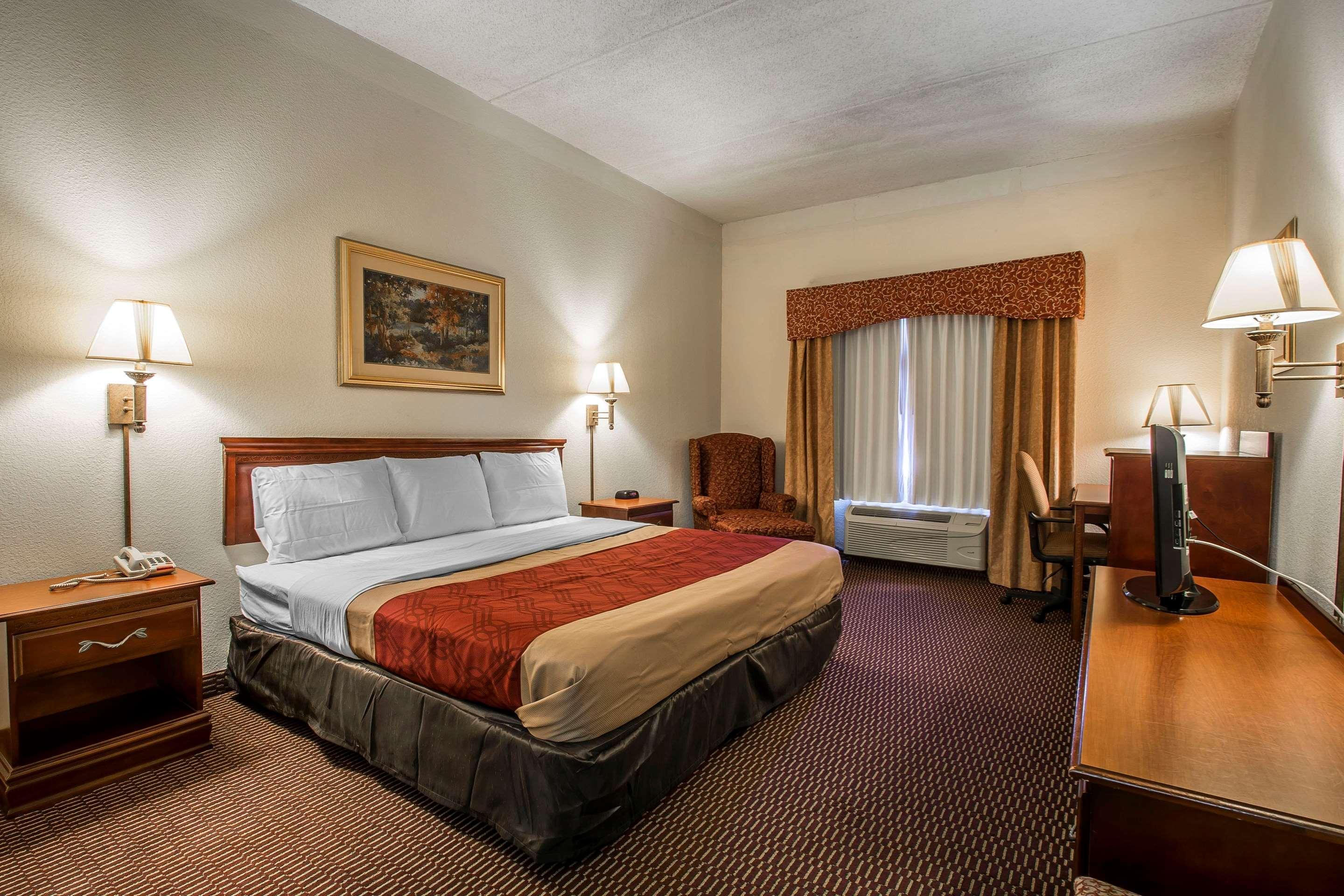 Econo Inn&suites - Hotel 2*