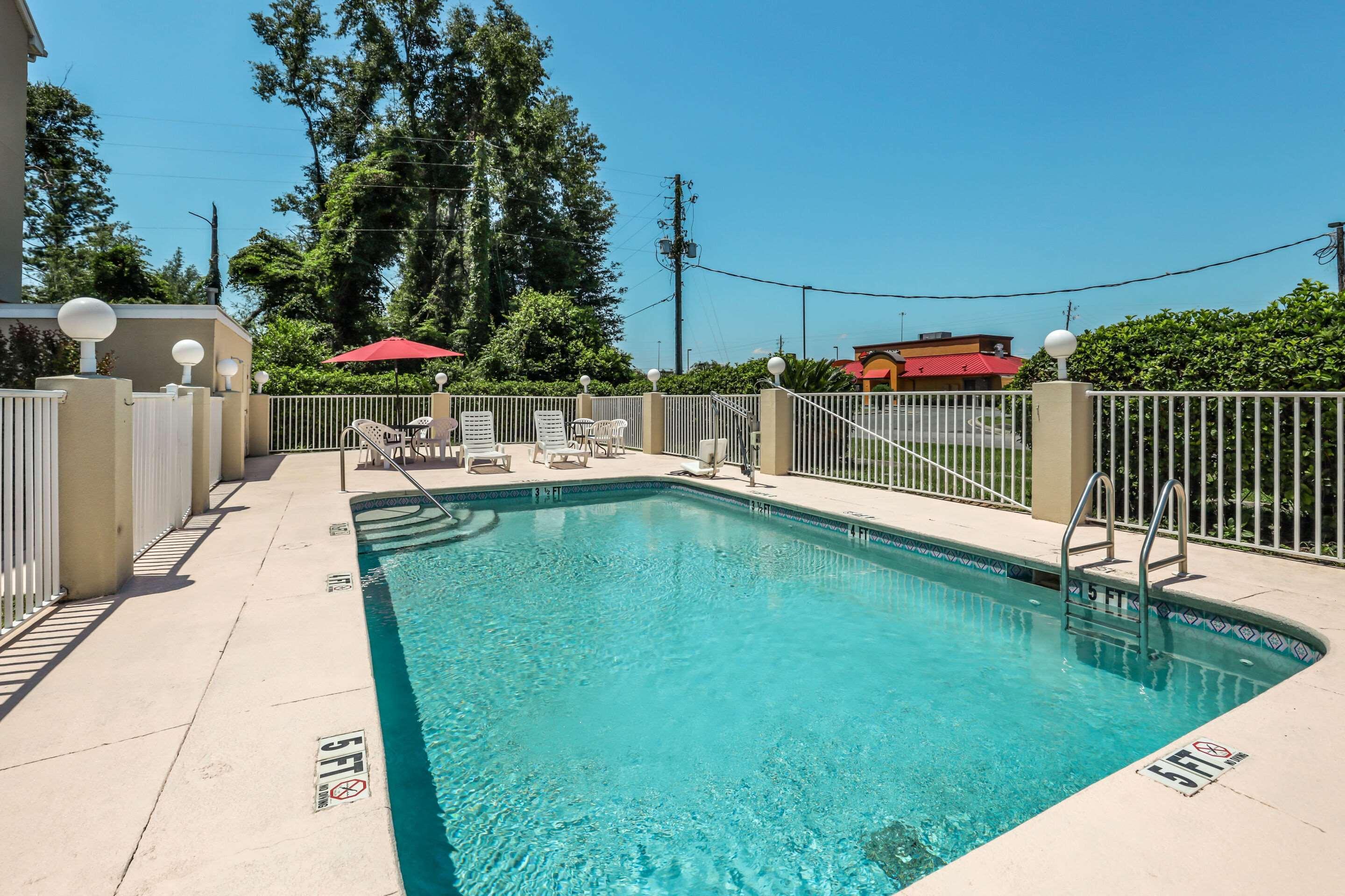 Econo Inn&suites - Hotel